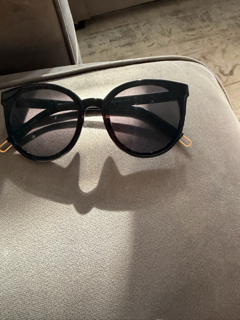 Classic Black Cat-Eye Sunglasses - Women's Fashion Shades
